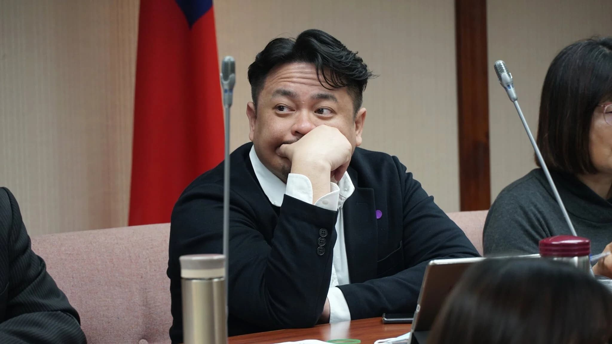 綠委洪申翰出席「撐香港記者會：港版國安法摧毁媒體自由」。圖片來源：洪申翰/Facebook