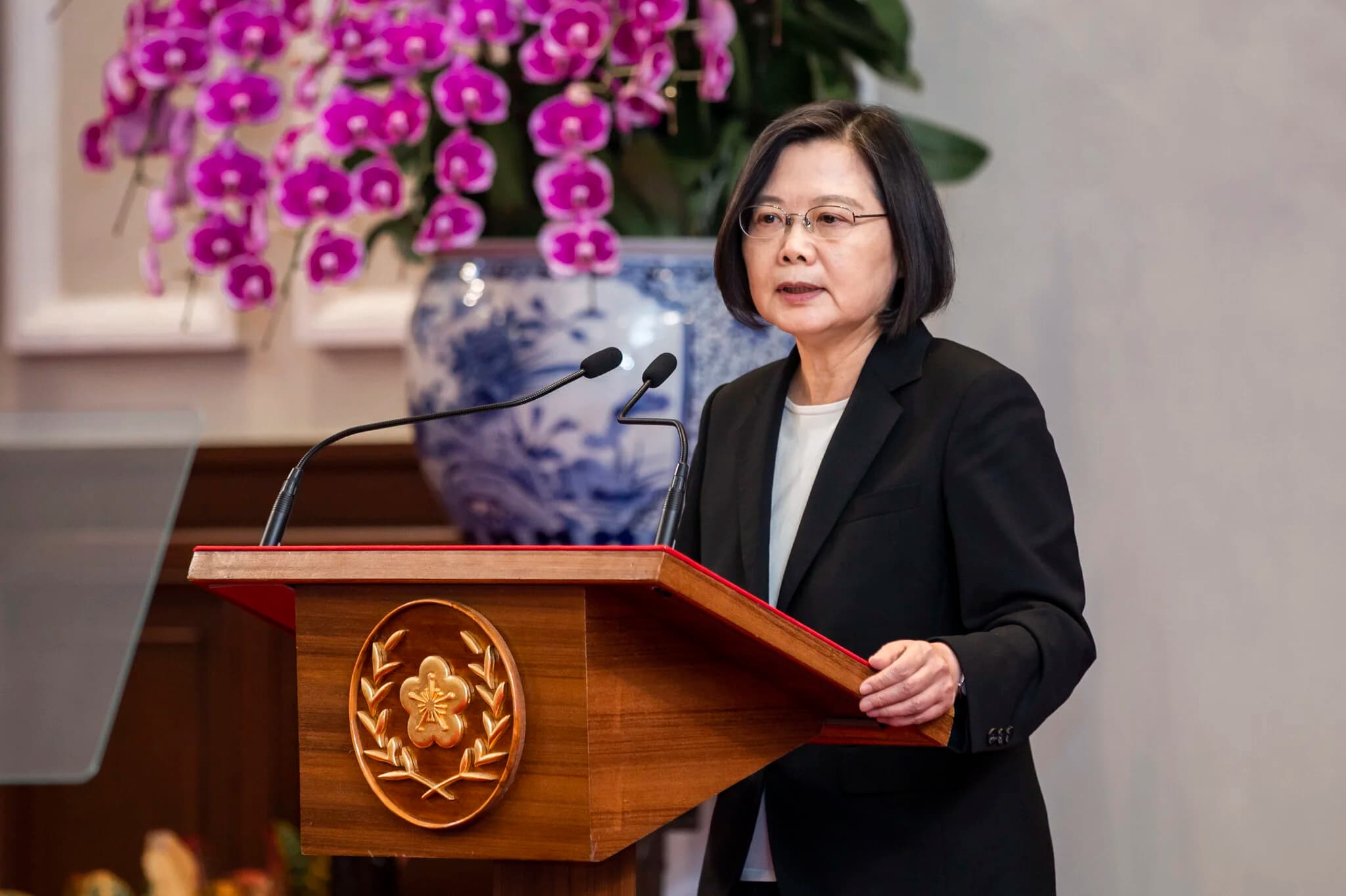總統蔡英文看稿演出。攝：Mori/Office of the President