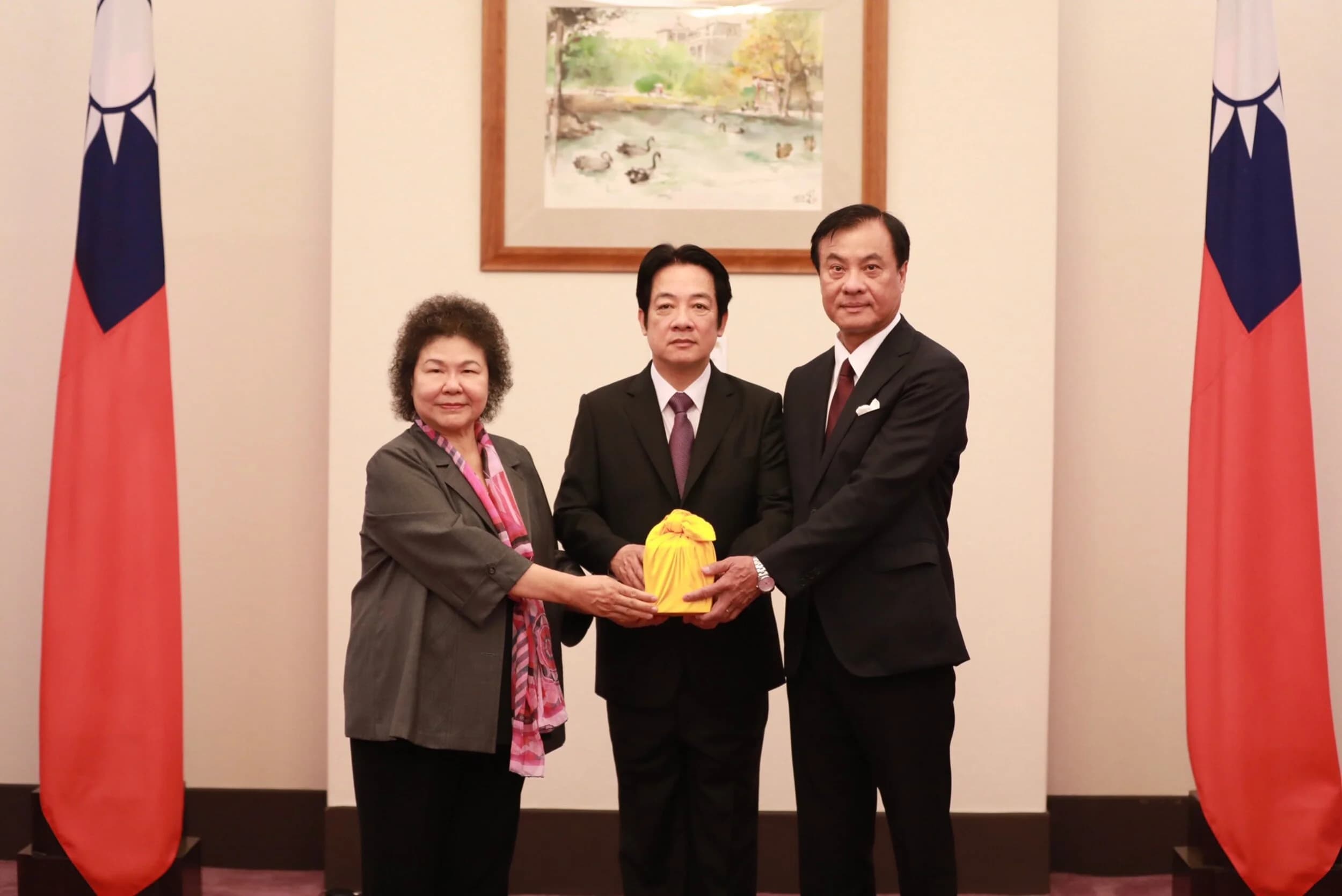 監委提名記者會......蔡英文神隱 由府秘書長蘇嘉全上陣坦承：黃健庭是總統直接提名