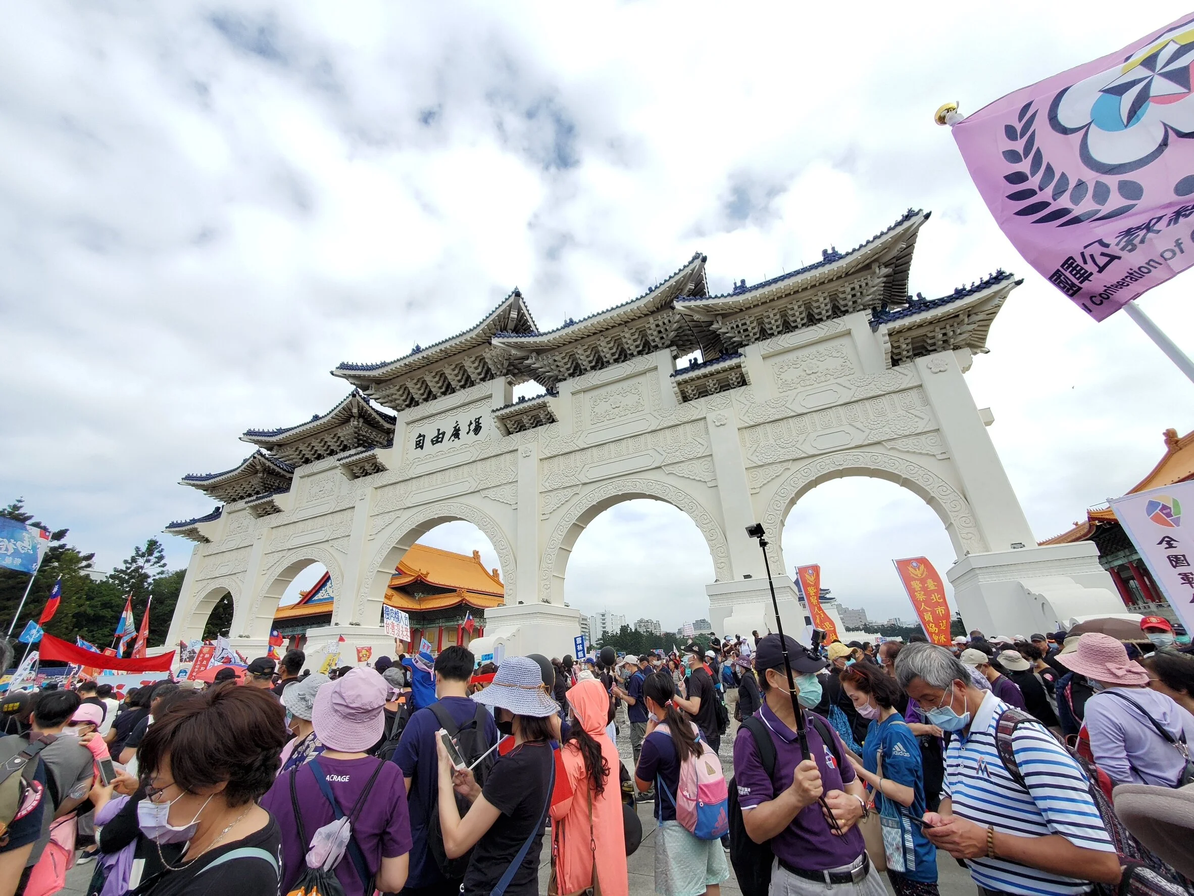 民怨大爆發! 秋鬥「反萊豬」大遊行......「雙標左翼」民進黨出席人數掛蛋